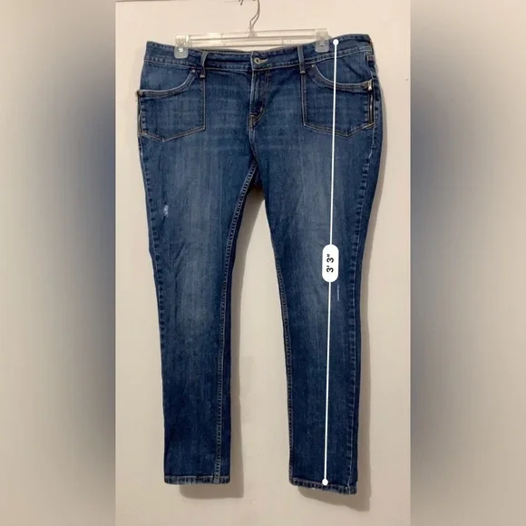 Levi’s Women Size 20 Skinny Jeans 542 Medium Wash Distressed - Picture 4 of 10